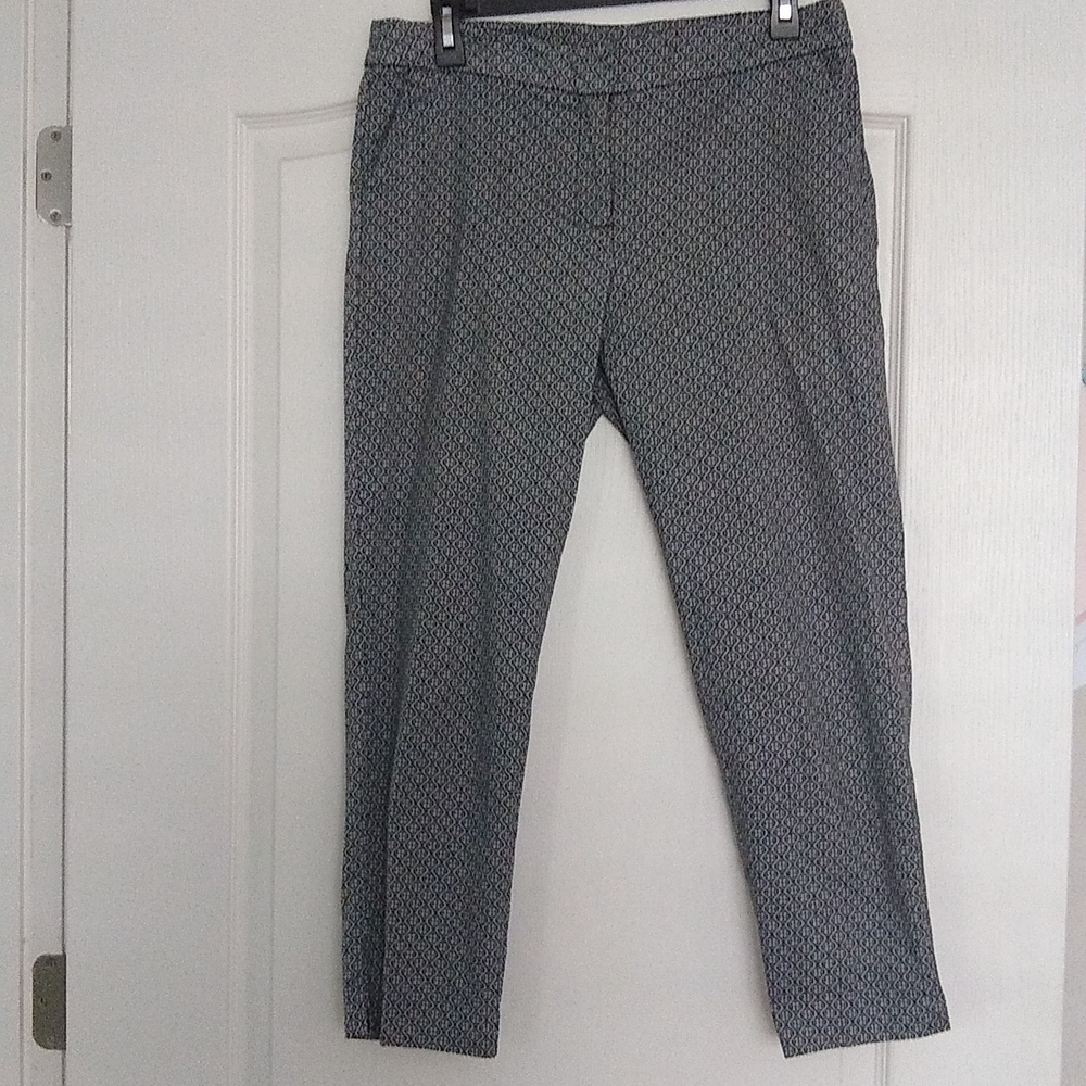 Counterparts capris petite pants size 8, black/white pattern